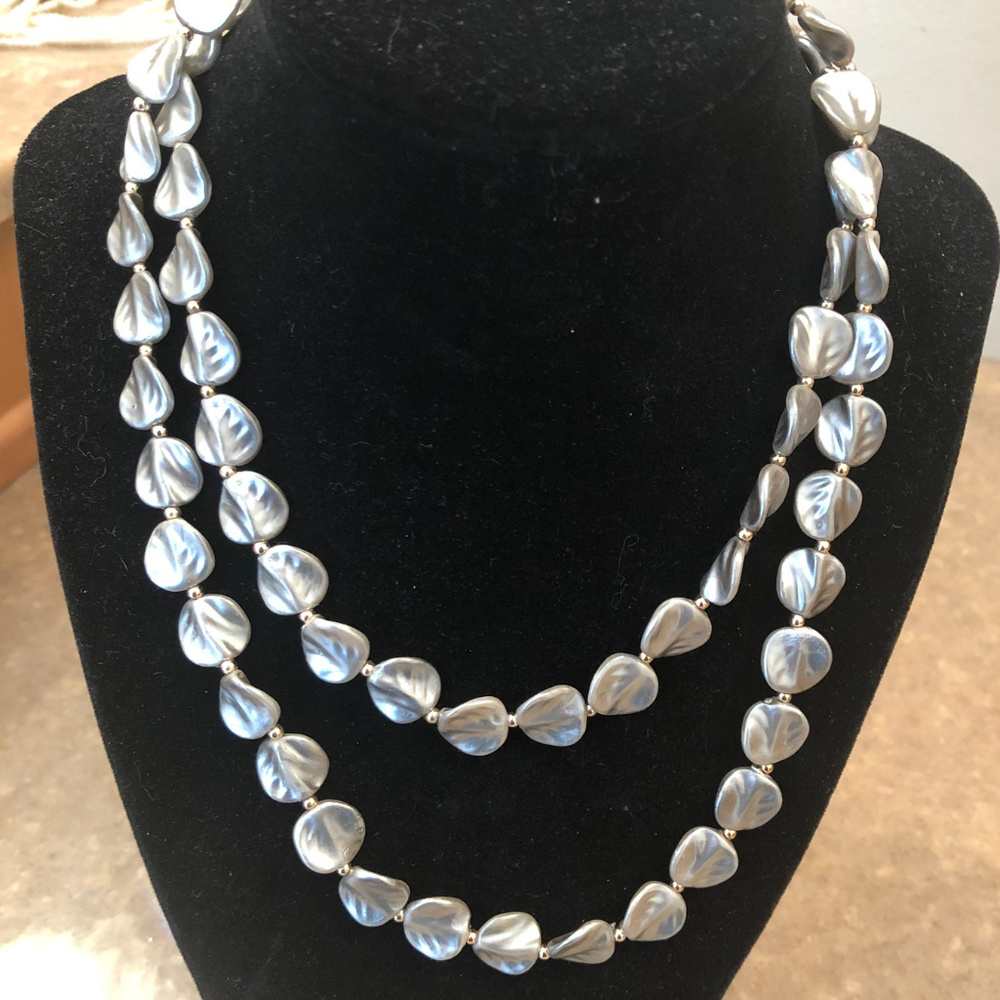 Silver tone necklace